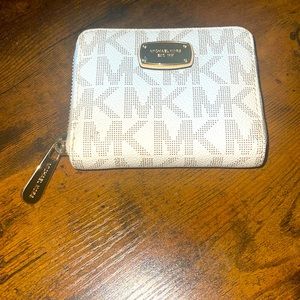 Michael Kors Zip Around Bifold Wallet
